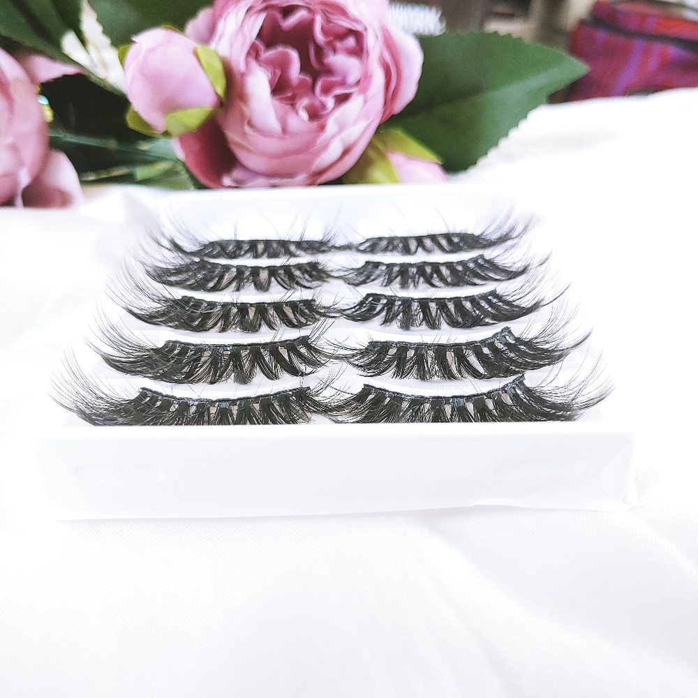 Lashes - Picture 4 of 4